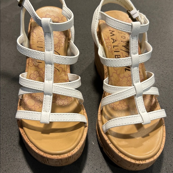 Sandals - Picture 2 of 5